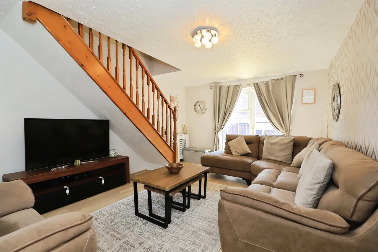 Julie Croft, Bilston, WV14, photo 16