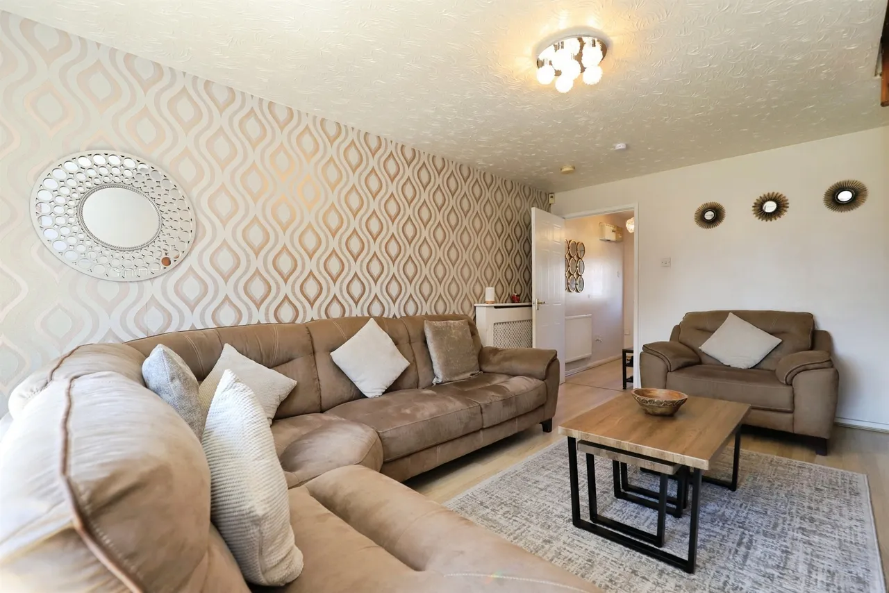 Julie Croft, Bilston, WV14, photo 6