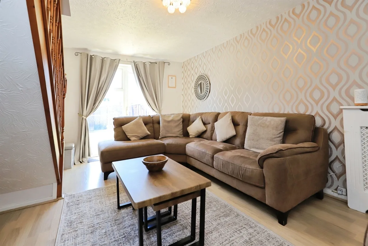 Julie Croft, Bilston, WV14, photo 17