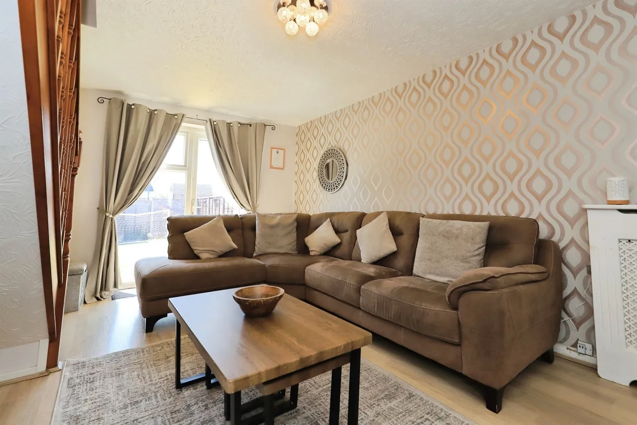 Julie Croft, Bilston, WV14, photo 7