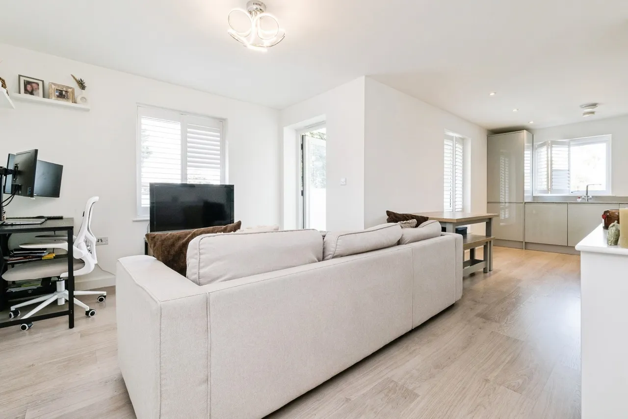 Faringdon Avenue, Romford, RM3, photo 9