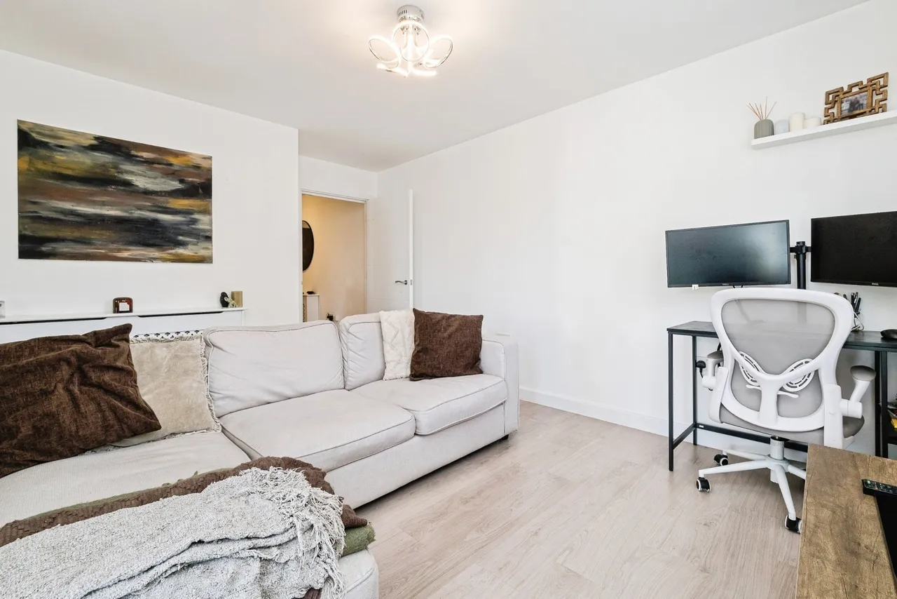 Faringdon Avenue, Romford, RM3, photo 8