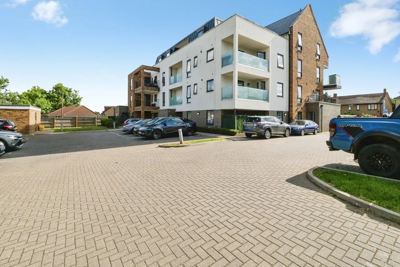Faringdon Avenue, Romford, RM3, photo 6