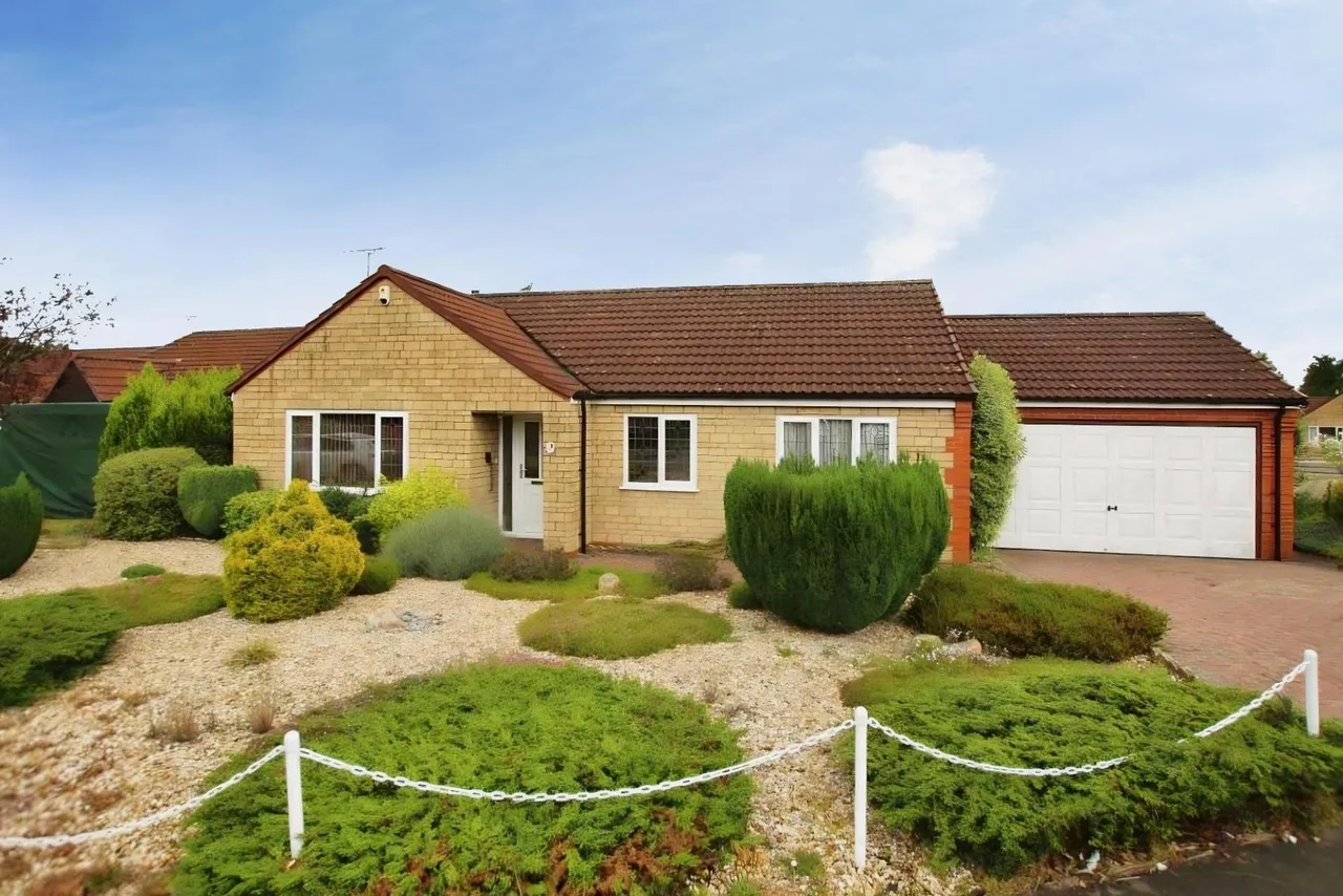 3 bed house for sale, Elsham Crescent, Lincoln, LN6