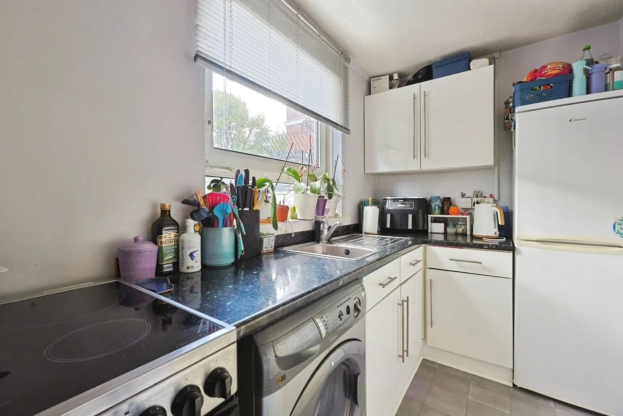 Benham Close, Battersea, SW11, photo 2
