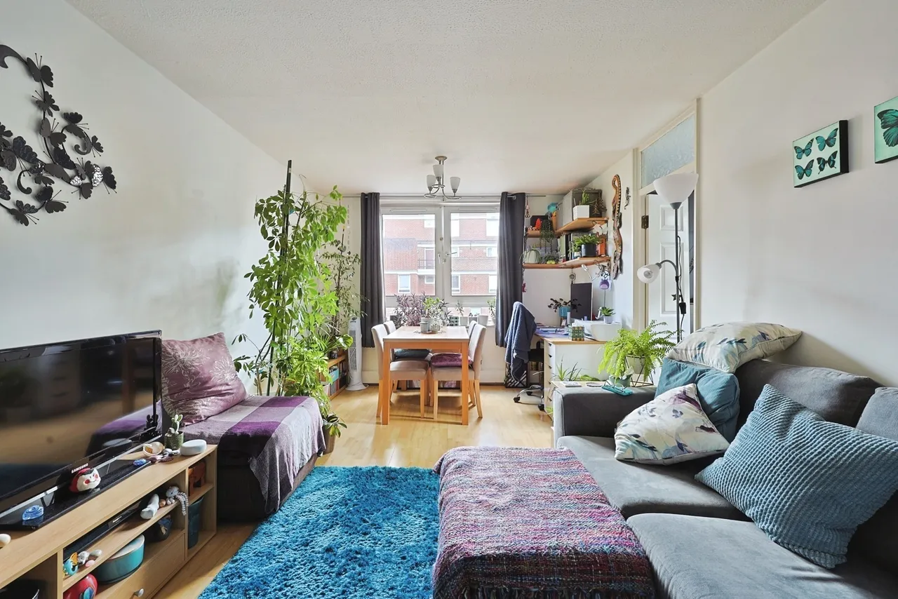 1 bed flat for sale, Benham Close, Battersea, SW11
