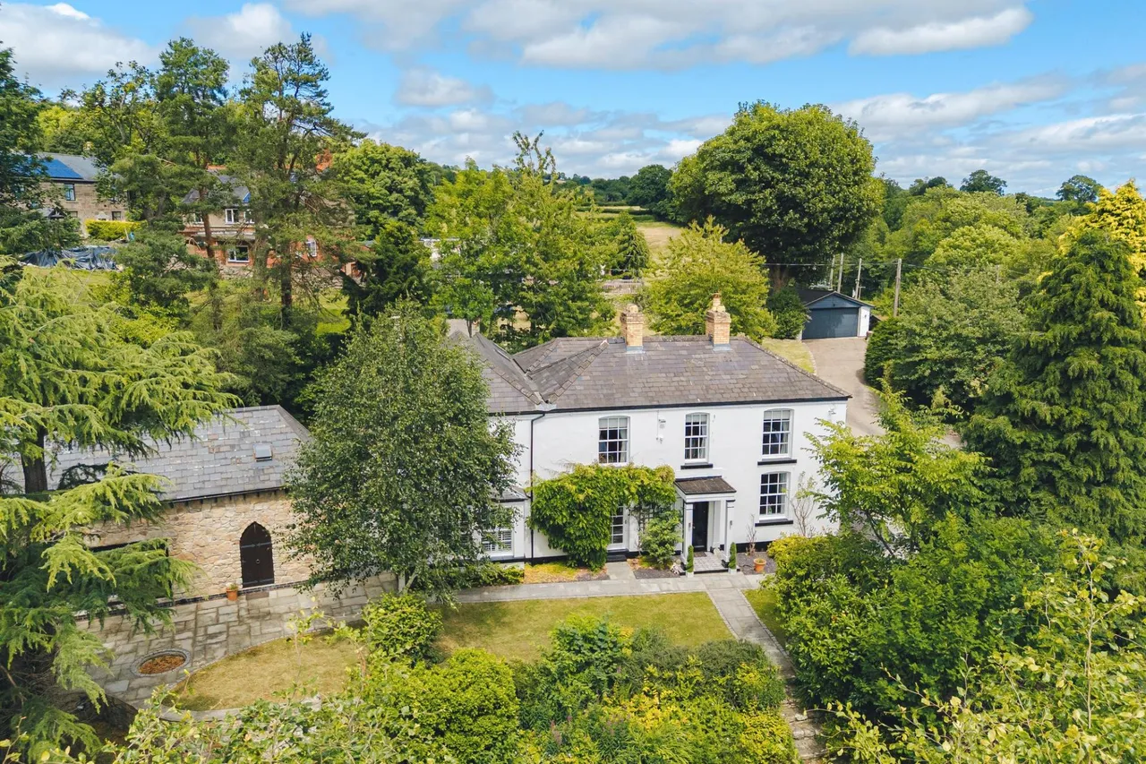 6 bed house for sale, Garth Road, Garth, LL20