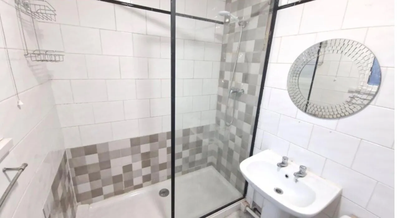 Westbury Road, WS10, photo 5