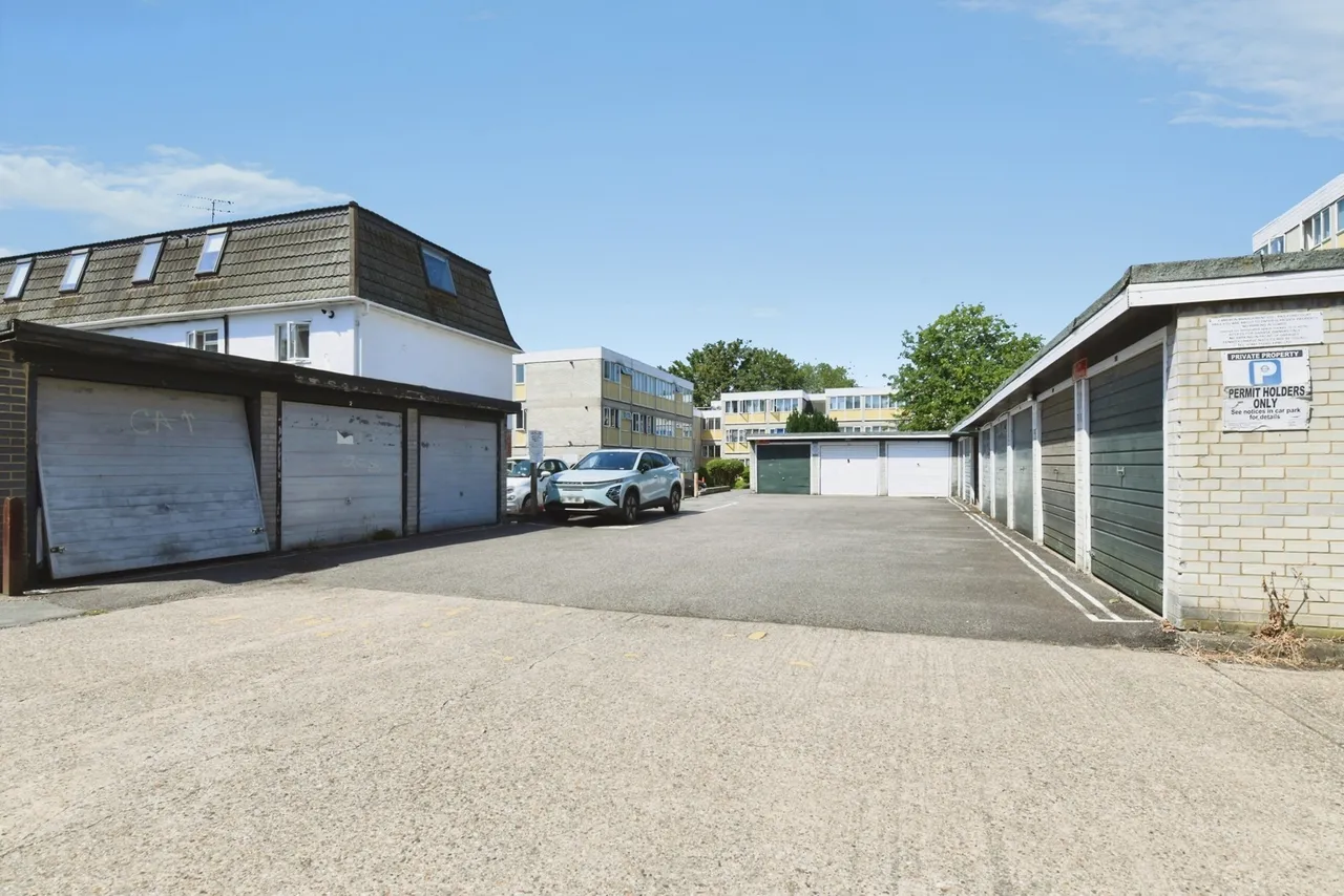 Cameron Close, Warley, Brentwood, Essex, CM14, photo 10