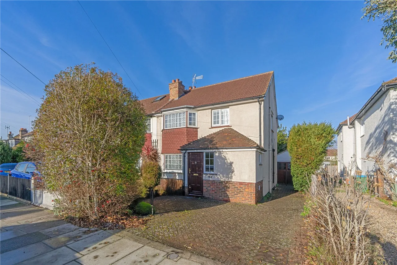 3 bed house for sale — Broad Lane, Hampton, TW12 3BW