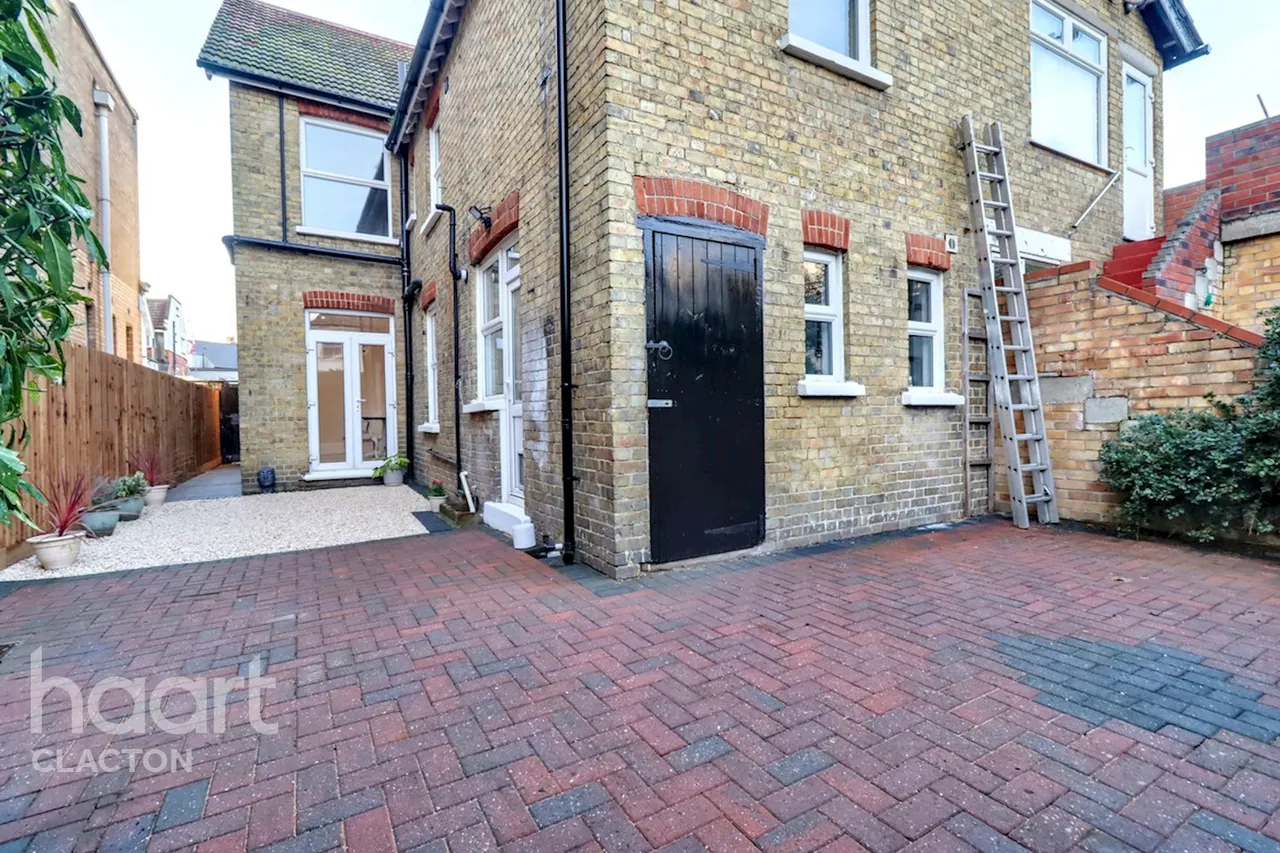 Hayes Road, Clacton-On-Sea, CO15, photo 19