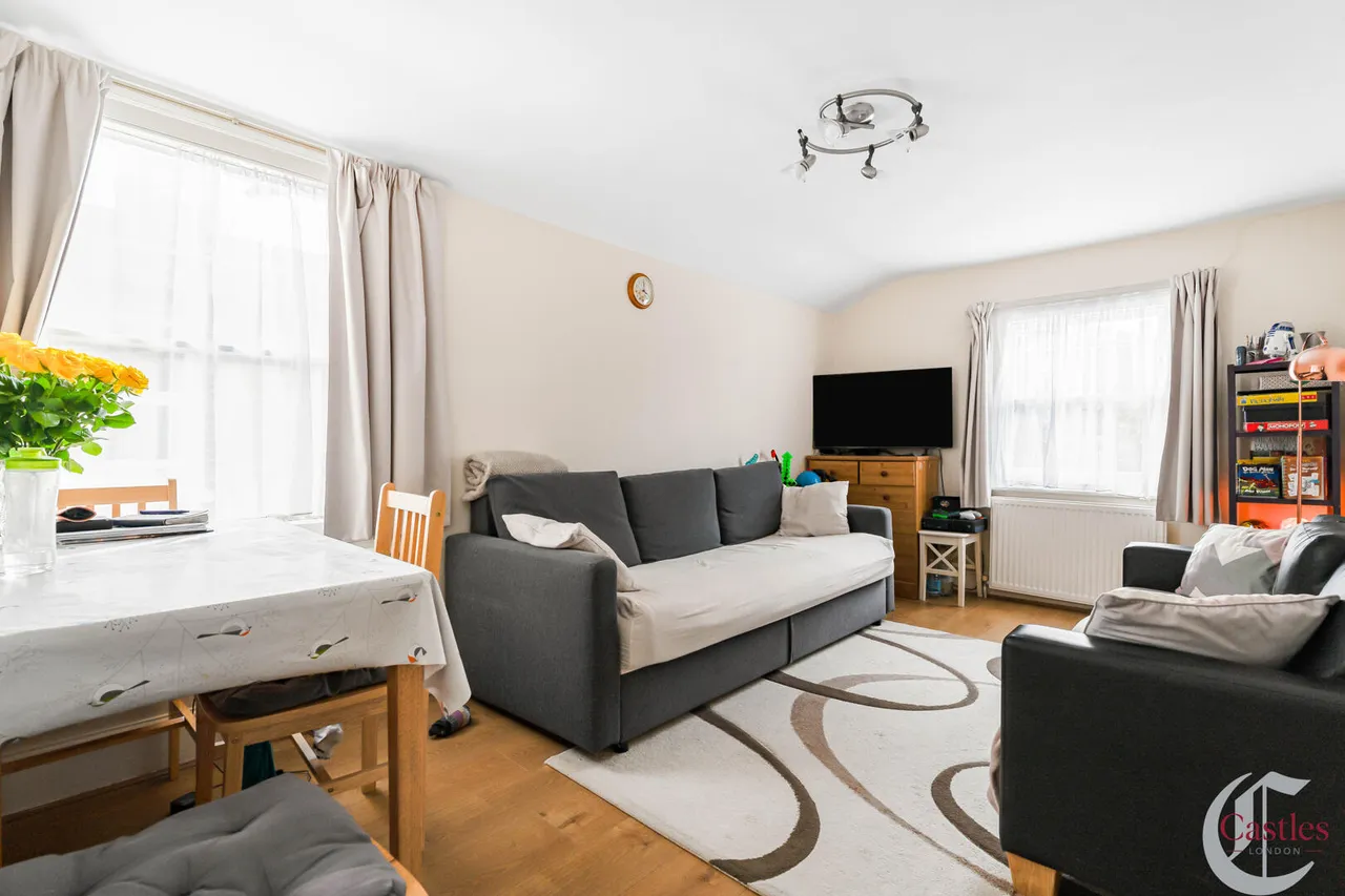 2 bed flat for sale, Chelmer Road, Hackney, E9