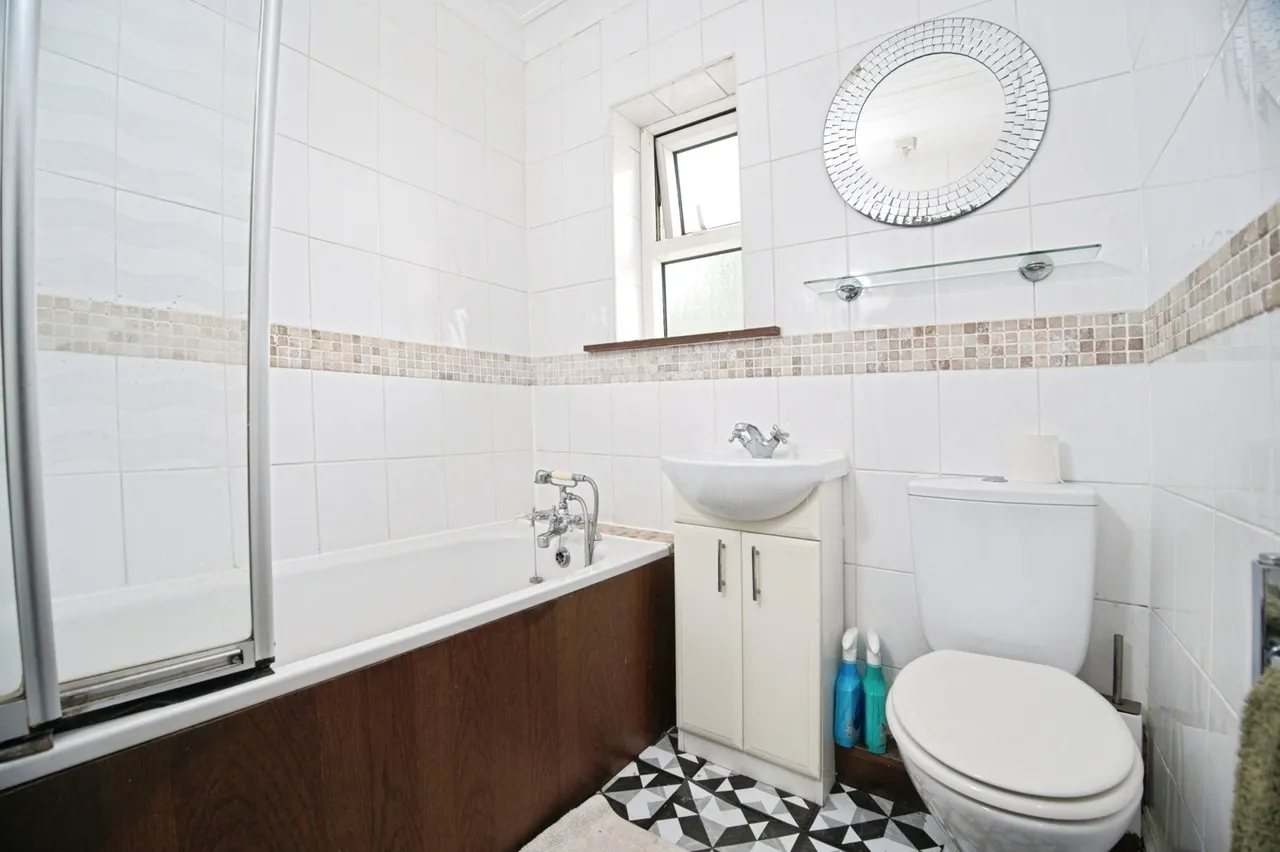 West Close, Cardiff, CF10, photo 11