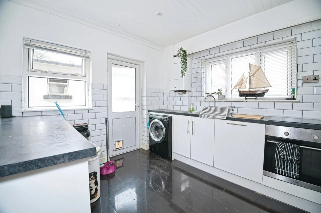West Close, Cardiff, CF10, photo 6