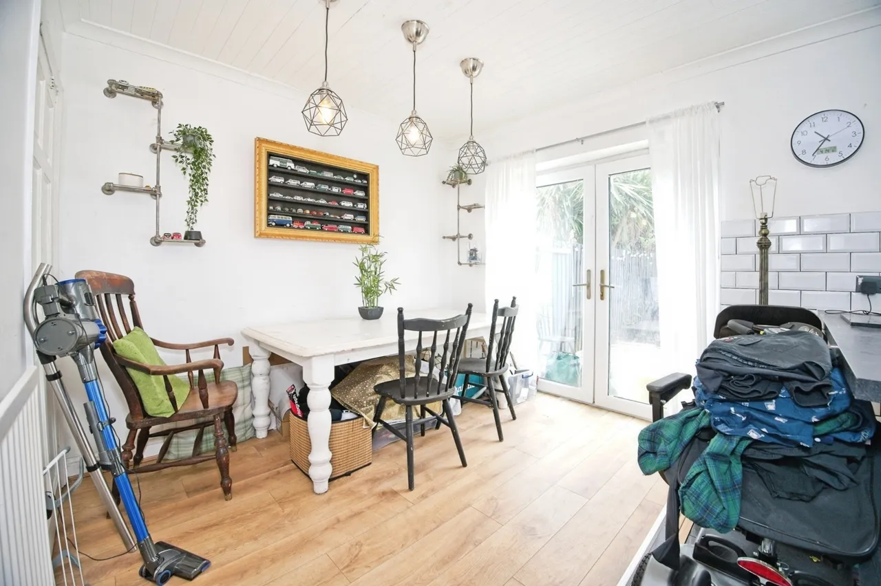 West Close, Cardiff, CF10, photo 5