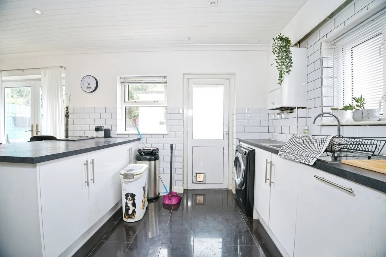West Close, Cardiff, CF10, photo 7