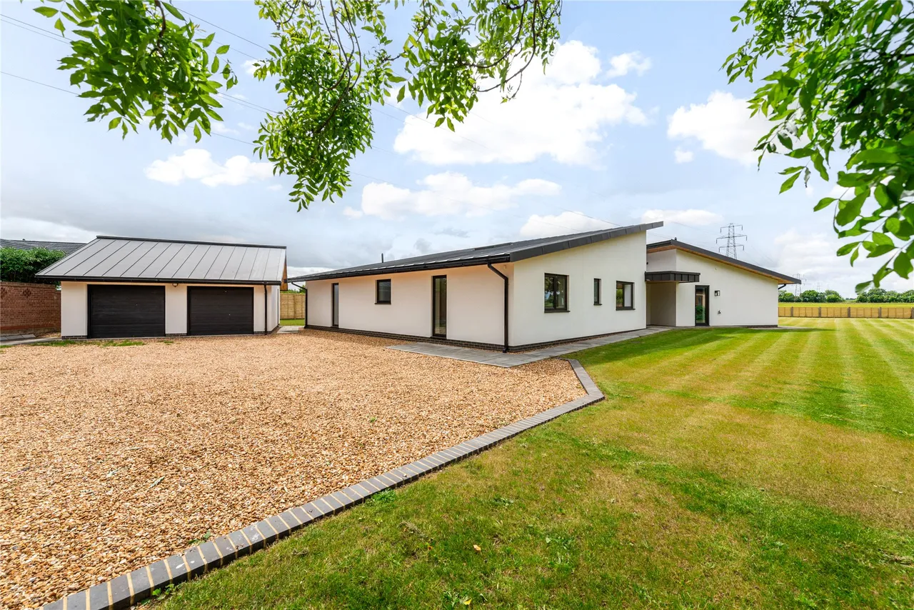 4 bed house for sale, Grange Road, Blunham, MK44