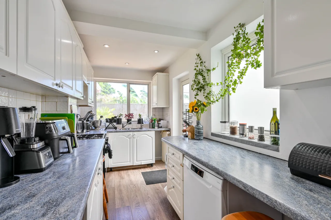 9 Saffron Platt, Guildford, photo 10