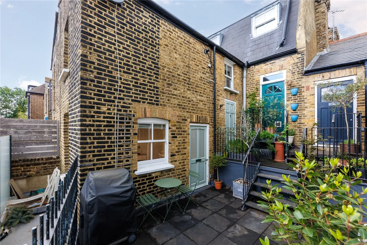 Smiths Yard, London, SW18, photo 5