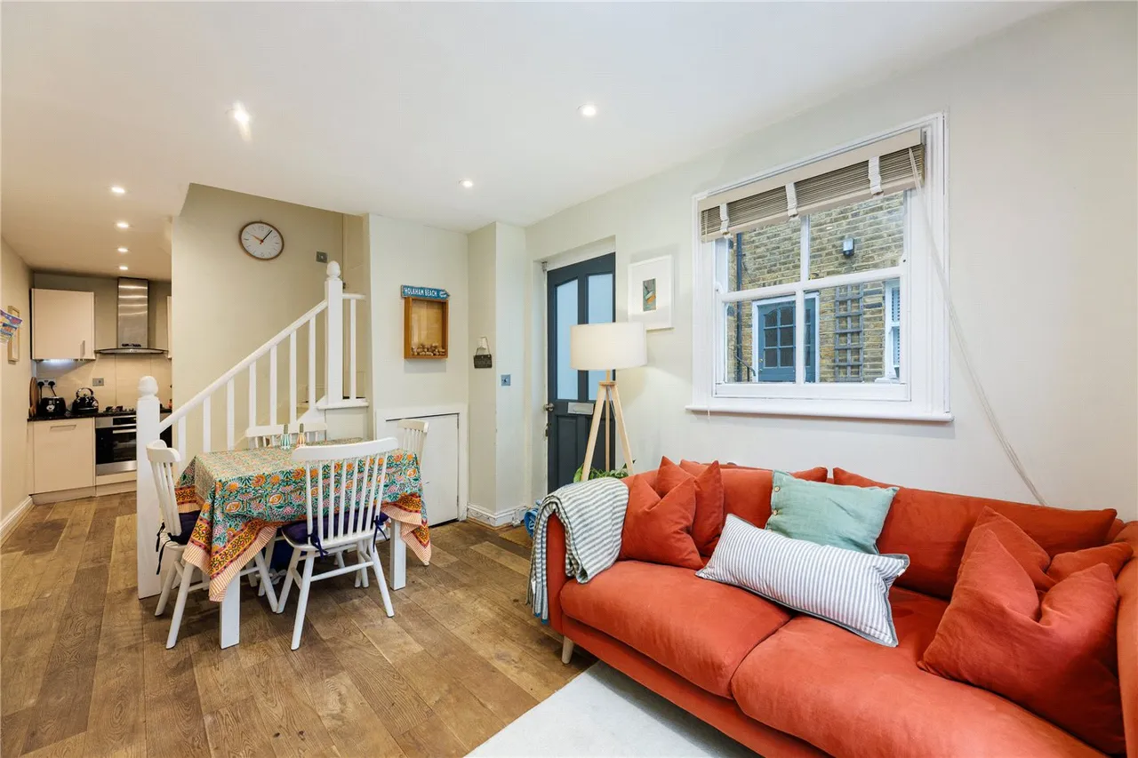 Smiths Yard, London, SW18, photo 8
