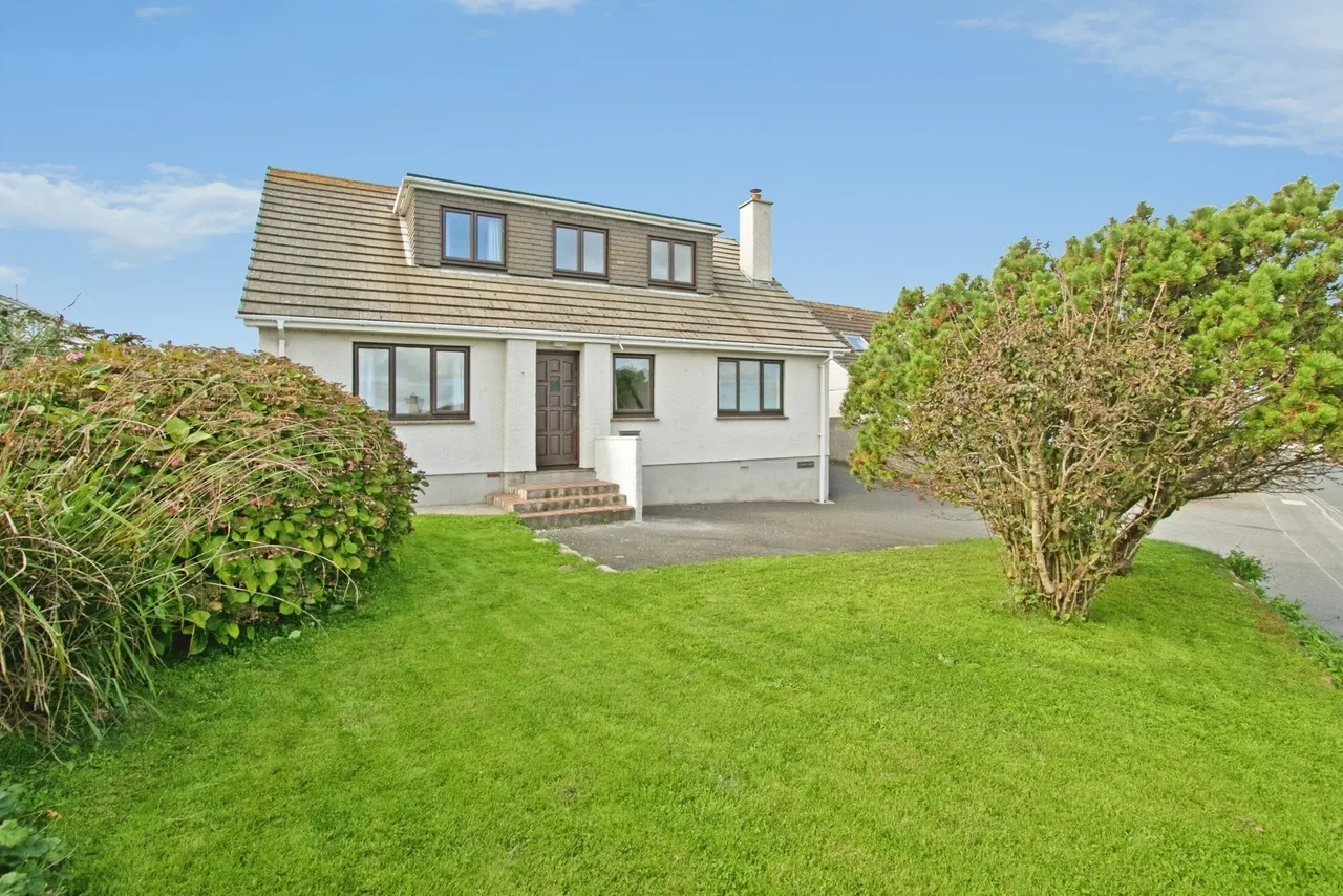 3 bed house for sale, Meaver Road, Mullion, TR12