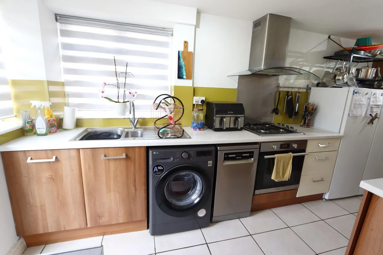 Cambridge Avenue, Corby, NN17, photo 10