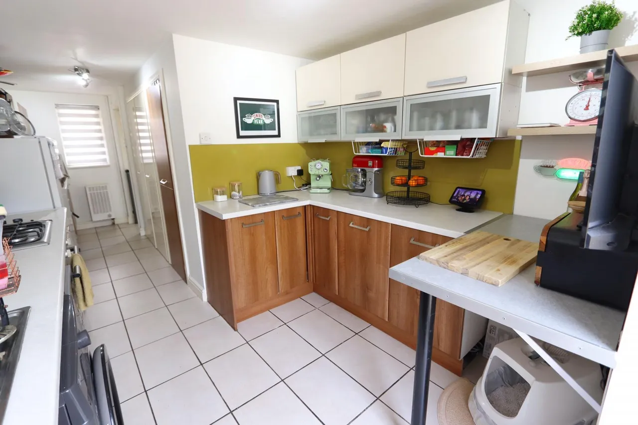 Cambridge Avenue, Corby, NN17, photo 11