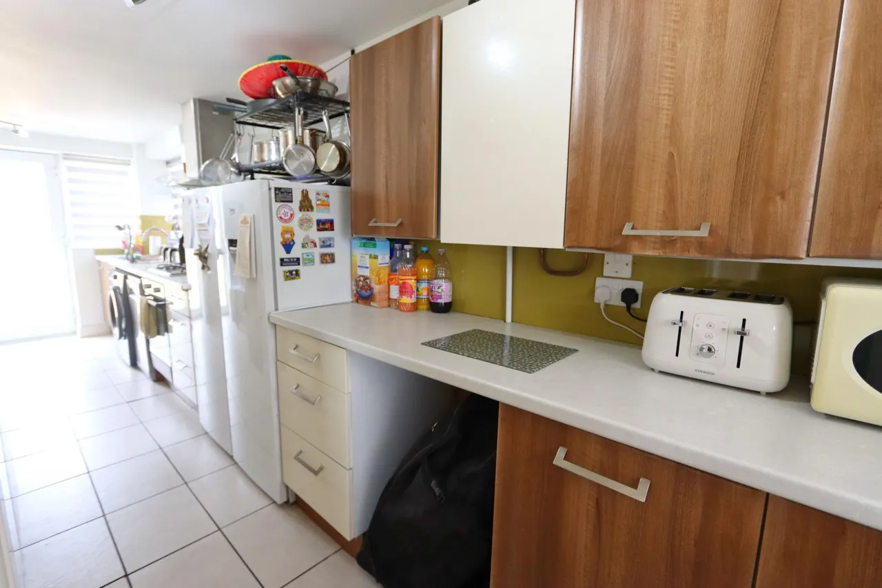 Cambridge Avenue, Corby, NN17, photo 12