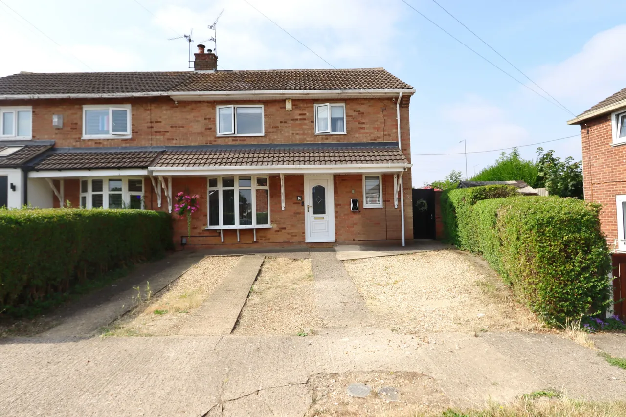 3 bed house for sale — Cambridge Avenue, Corby, NN17