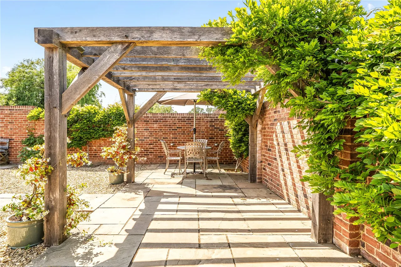 Main Street, Peasmarsh, TN31, photo 12