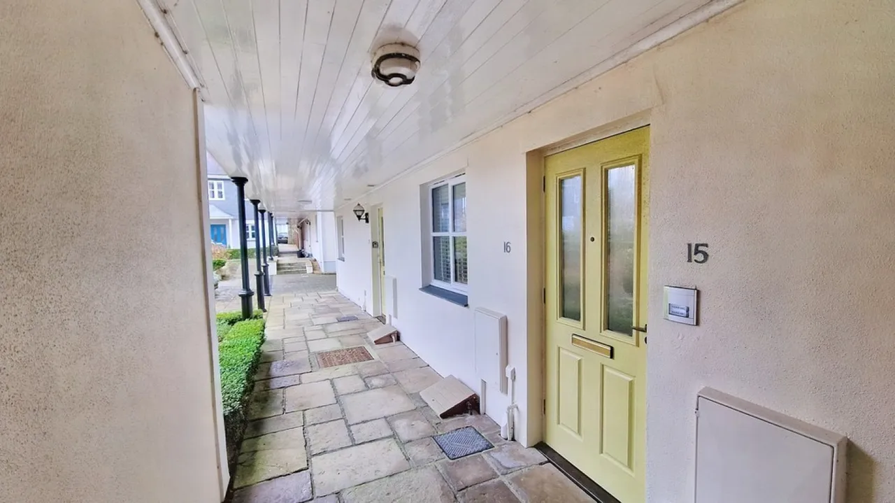 The Walled Garden, TR10, photo 4