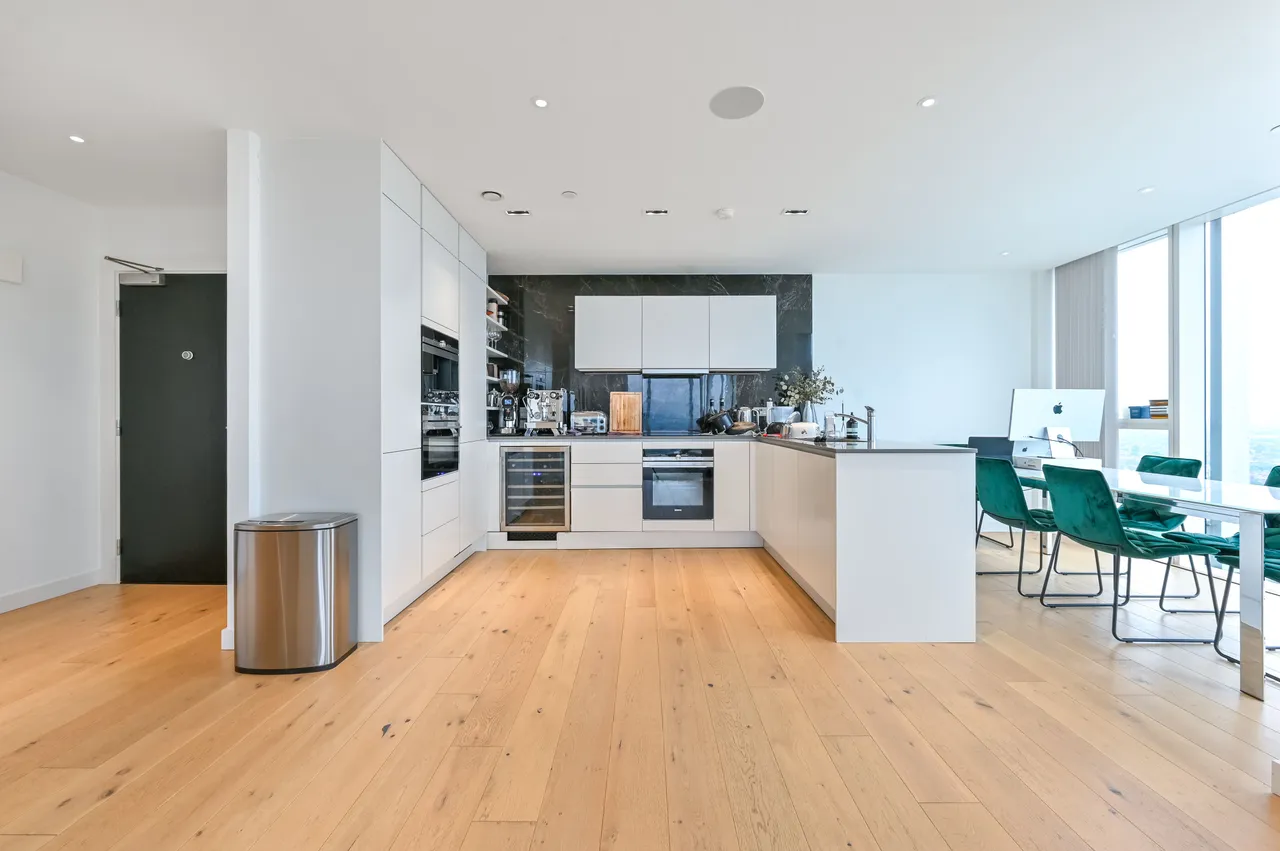 139 Skyline Apartments, Devan Grove, London, photo 6