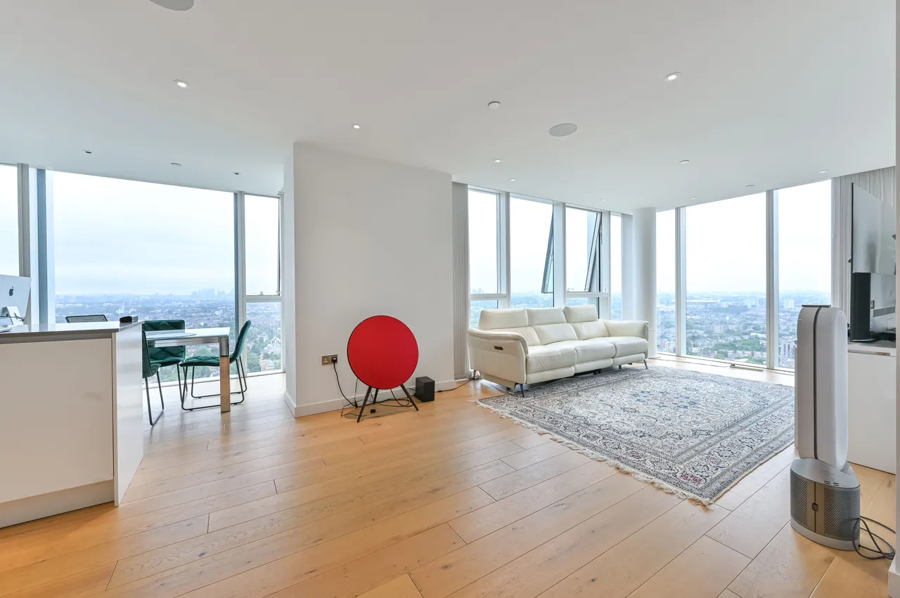 139 Skyline Apartments, Devan Grove, London, photo 2