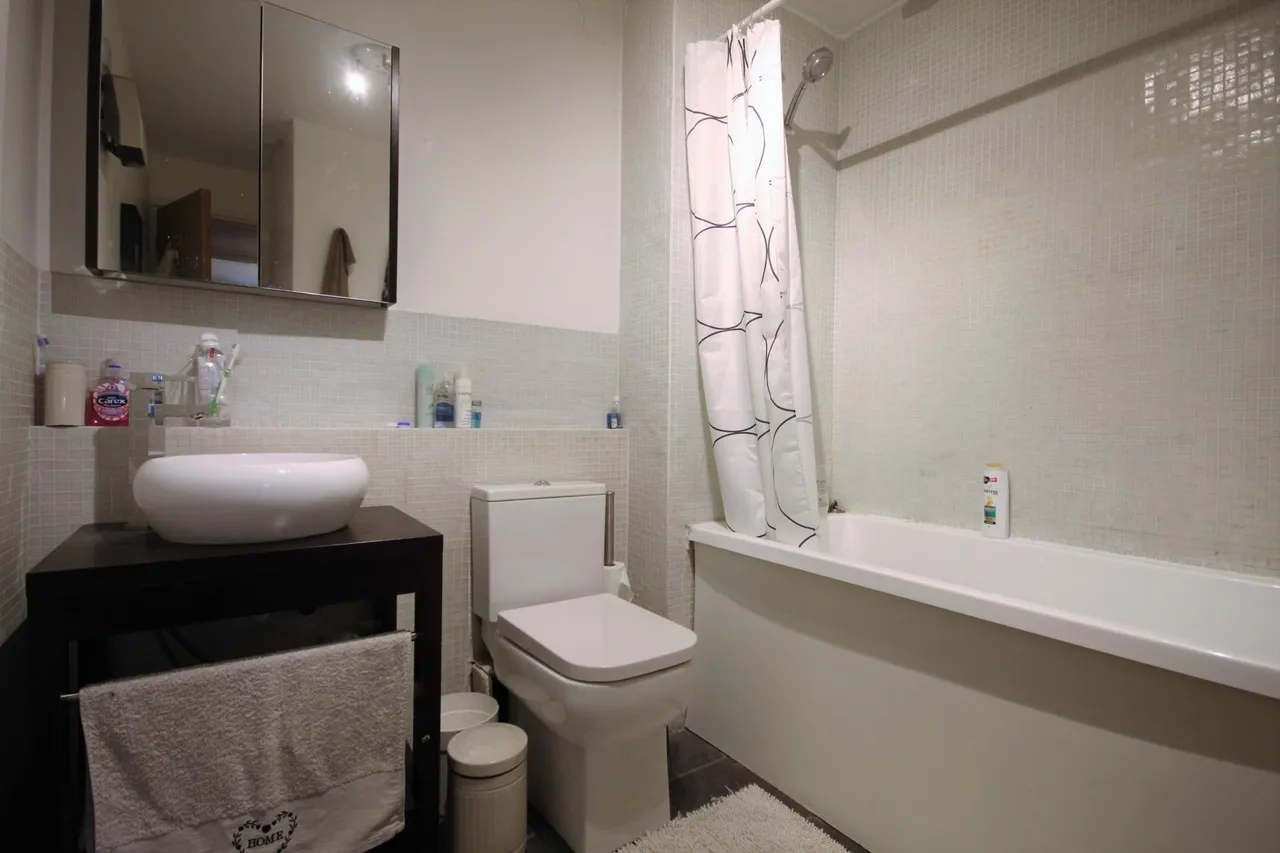2 Falcon Way, Colindale, London, NW9, photo 6