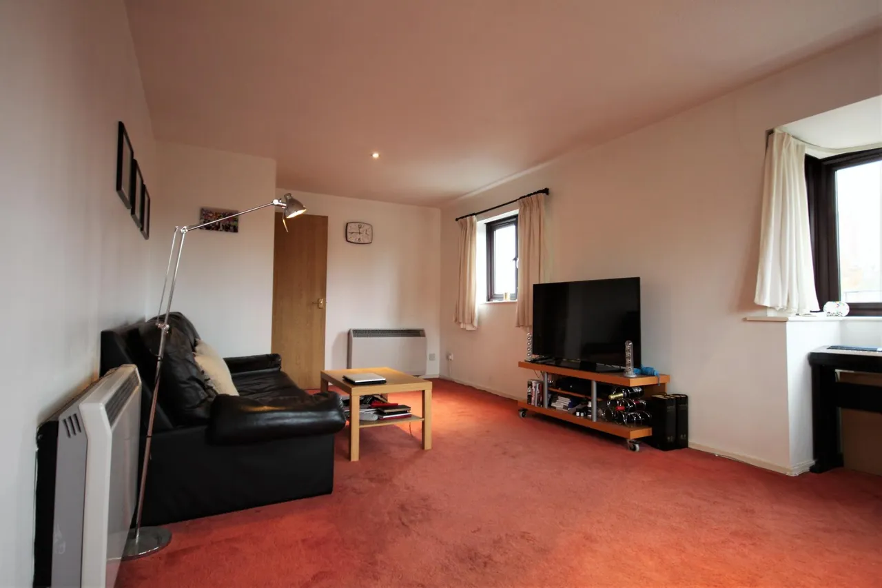 2 Falcon Way, Colindale, London, NW9, photo 2