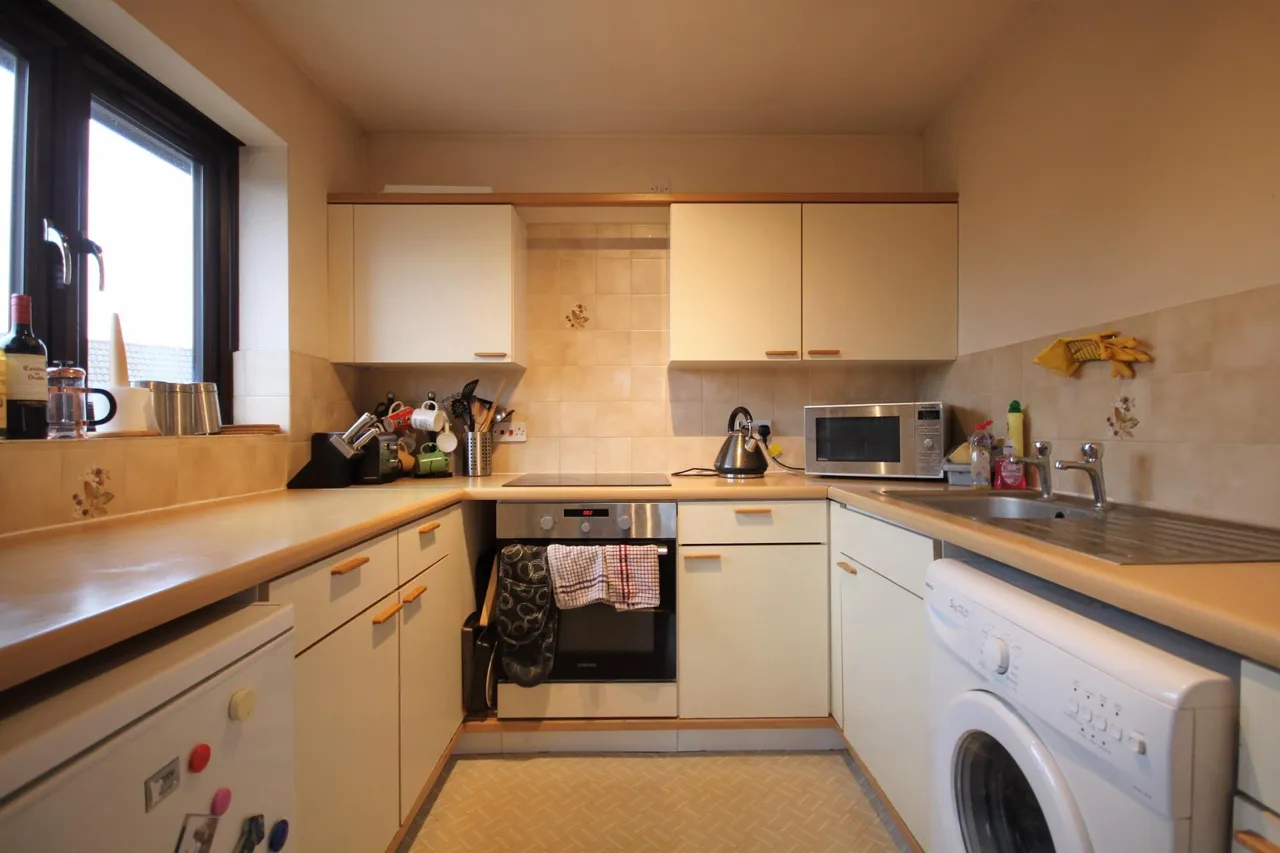 2 Falcon Way, Colindale, London, NW9, photo 3