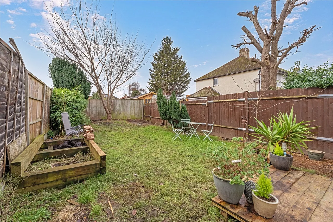Swan Close, Hanworth, TW13 6PA, photo 11
