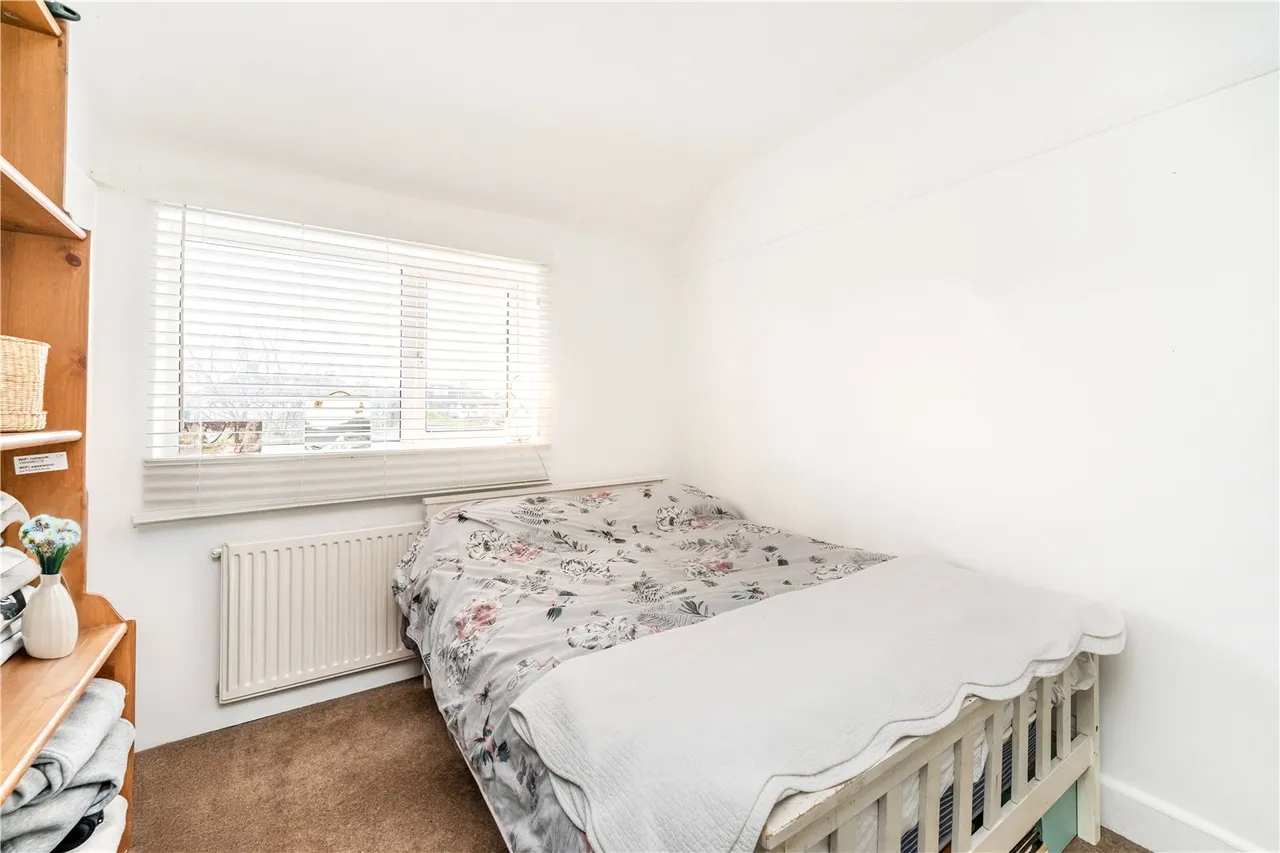 Swan Close, Hanworth, TW13 6PA, photo 9