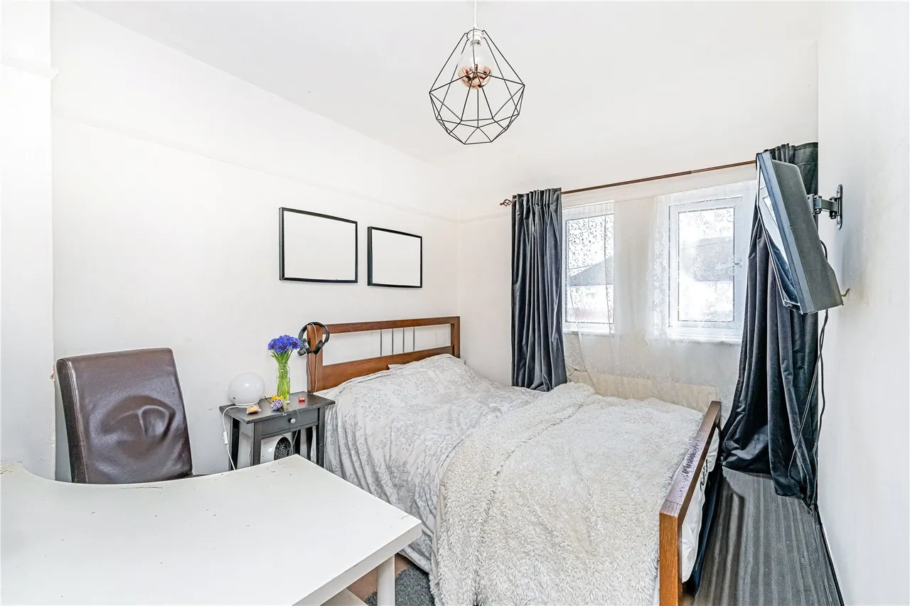 Swan Close, Hanworth, TW13 6PA, photo 8