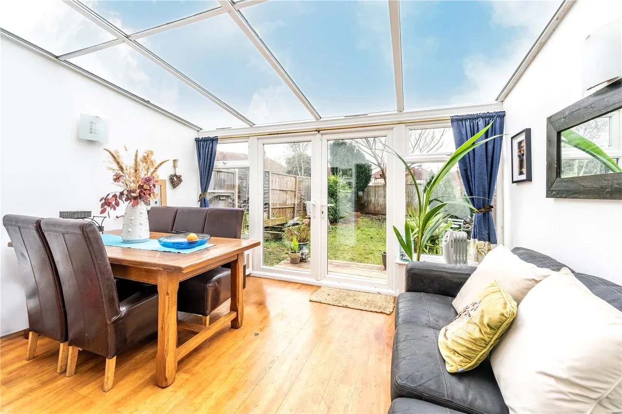 Swan Close, Hanworth, TW13 6PA, photo 7