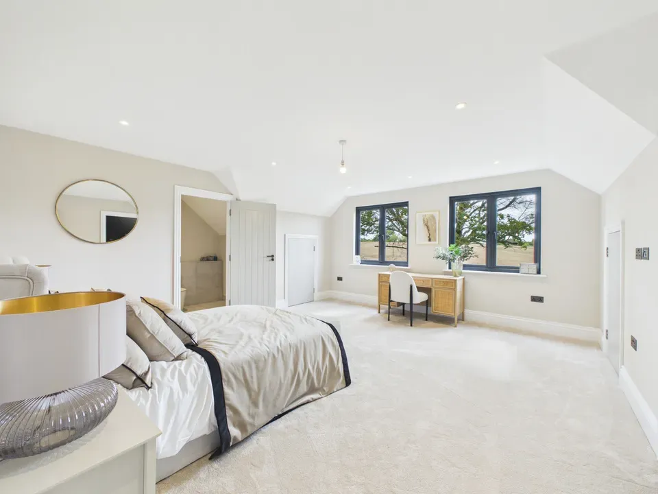 4 bed for sale in Coolhurst Close, Monks Gate, Horsham, West Sussex, photo 9