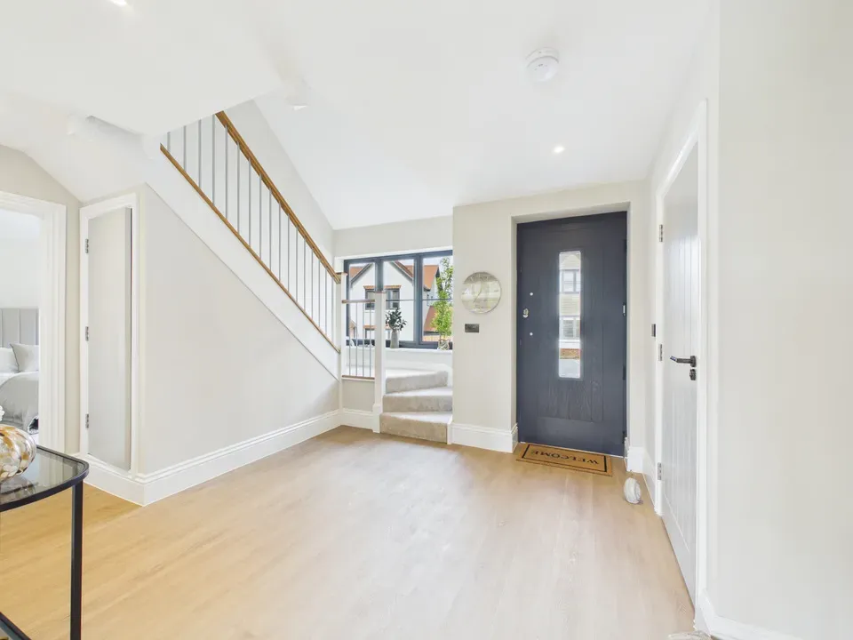 4 bed for sale in Coolhurst Close, Monks Gate, Horsham, West Sussex, photo 2