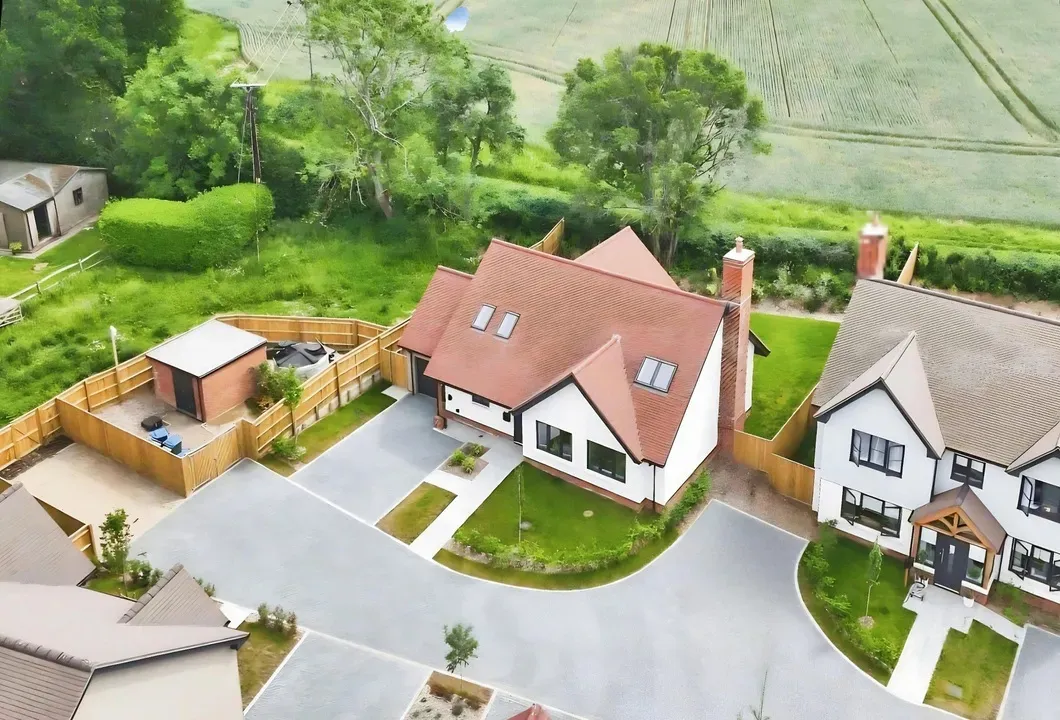 4 bed 4 bed for sale — 4 bed for sale in Coolhurst Close, Monks Gate, Horsham, West Sussex