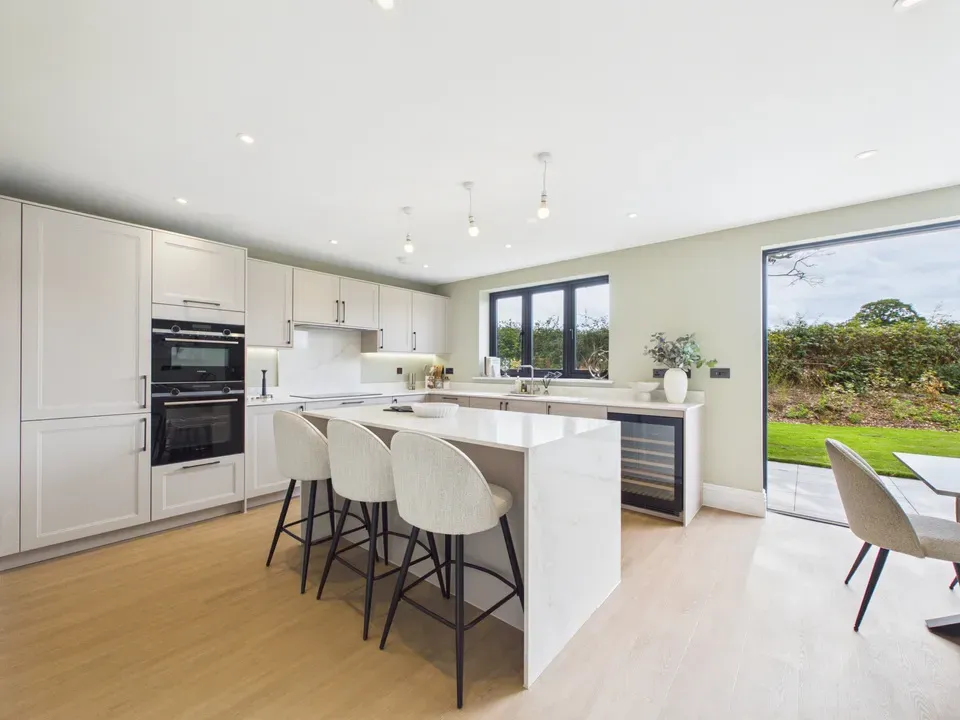 4 bed for sale in Coolhurst Close, Monks Gate, Horsham, West Sussex, photo 5
