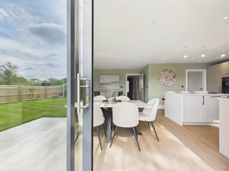 4 bed for sale in Coolhurst Close, Monks Gate, Horsham, West Sussex, photo 6