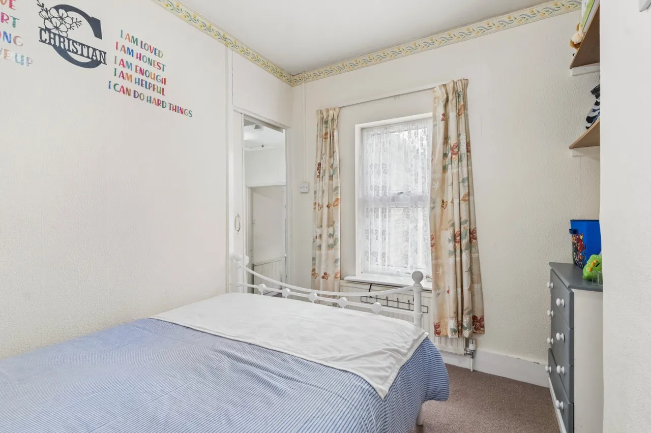 Avenue Road, St Neots, PE19, photo 13
