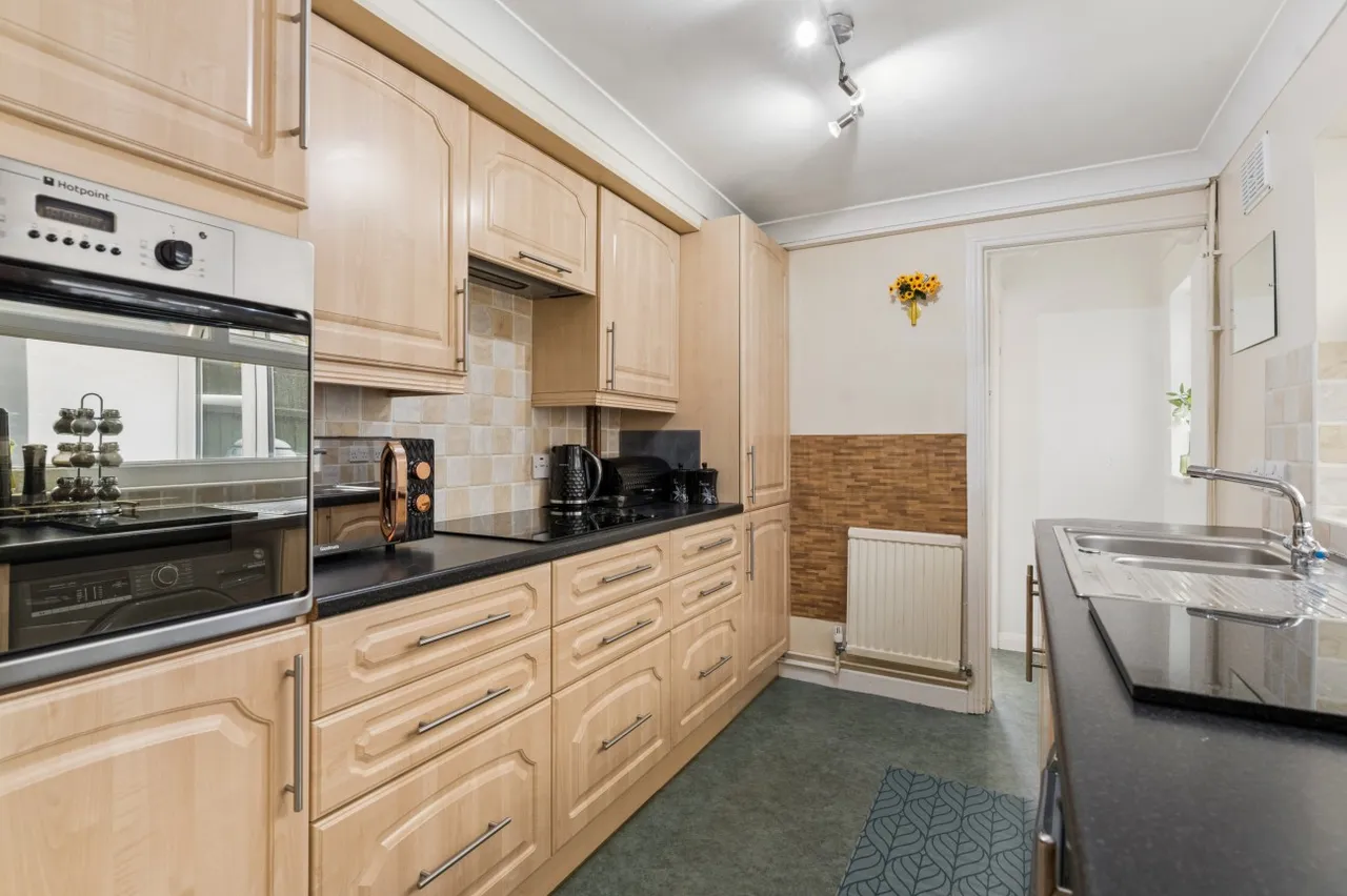 Avenue Road, St Neots, PE19, photo 11