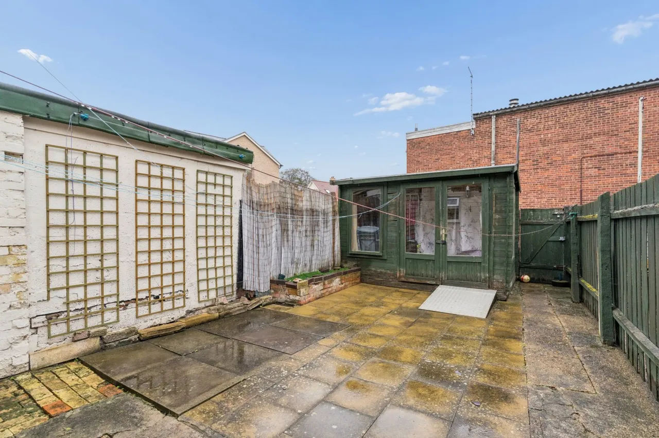Avenue Road, St Neots, PE19, photo 16