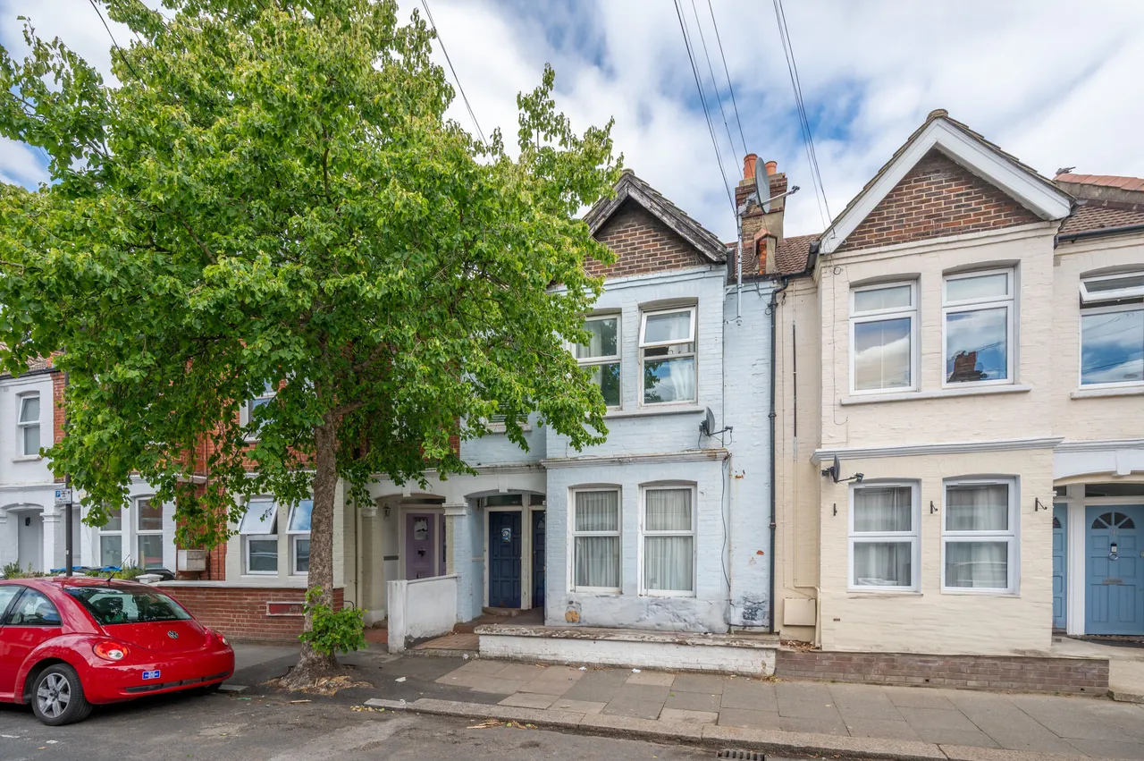 3 bed flat for sale — 16 University Road, London