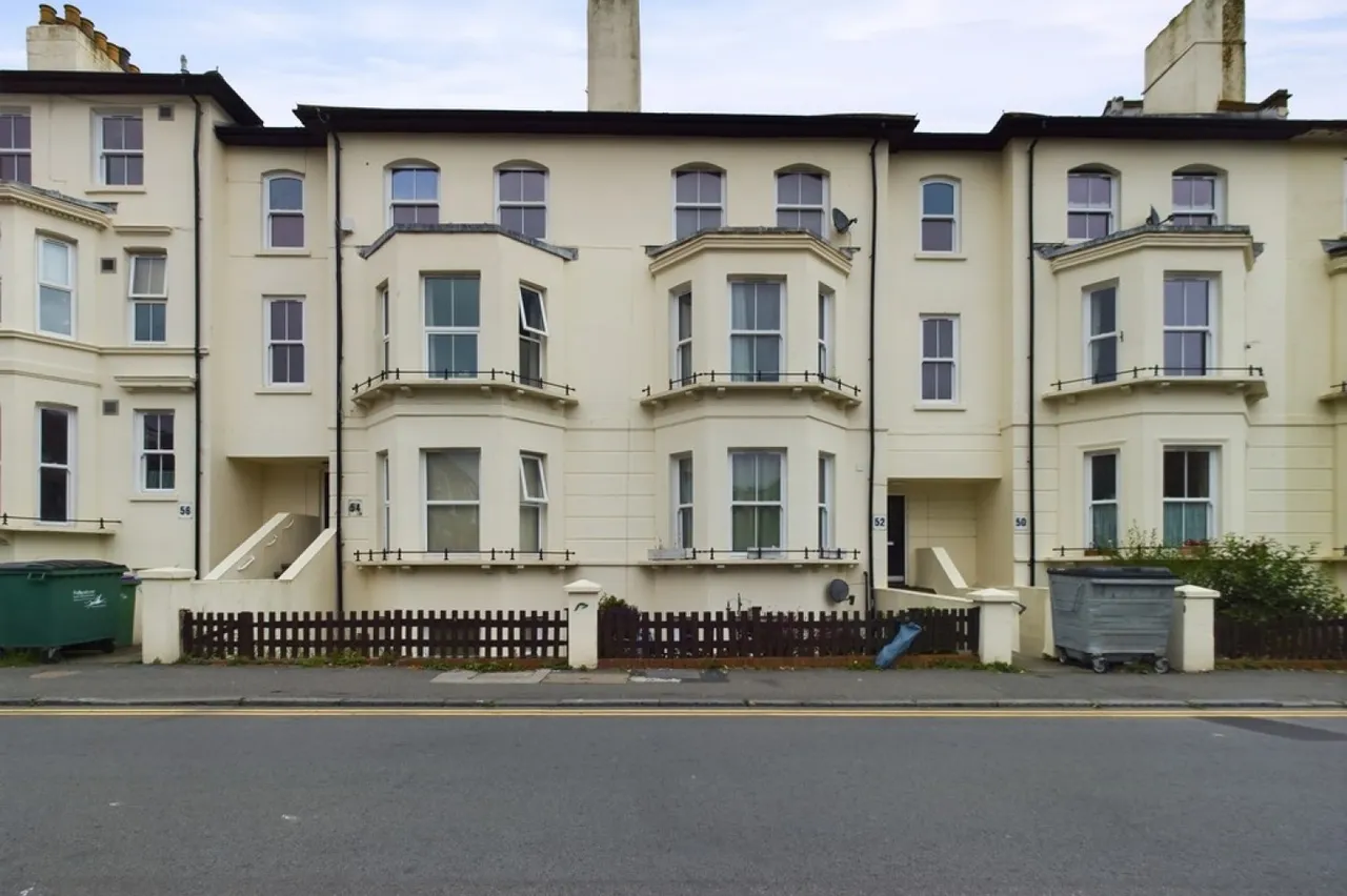 1 bed flat to rent, Cheriton Road, Folkestone, CT20